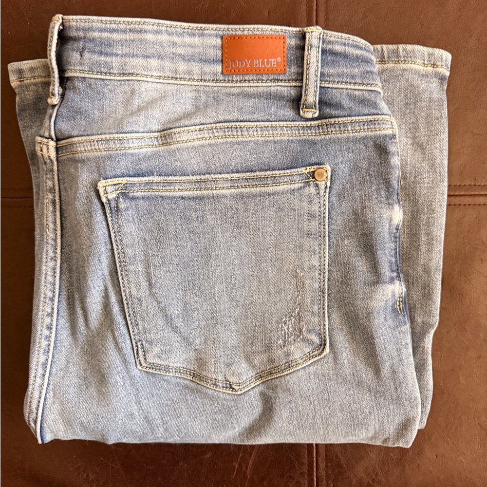 Judy Blue Light Wash Straight Leg Jeans – Size 13/31